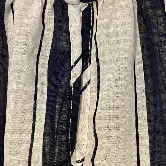 Merona Blouse 🖤 - Picture 5 of 6